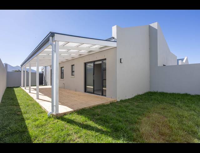 2 BEDROOM FREESTANDING TO LET IN CAPRI